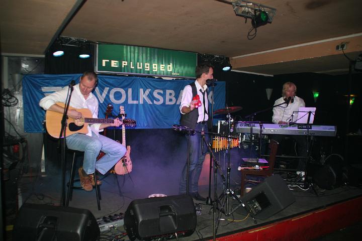 2008-11-28 M3_live at replugged 191.jpg